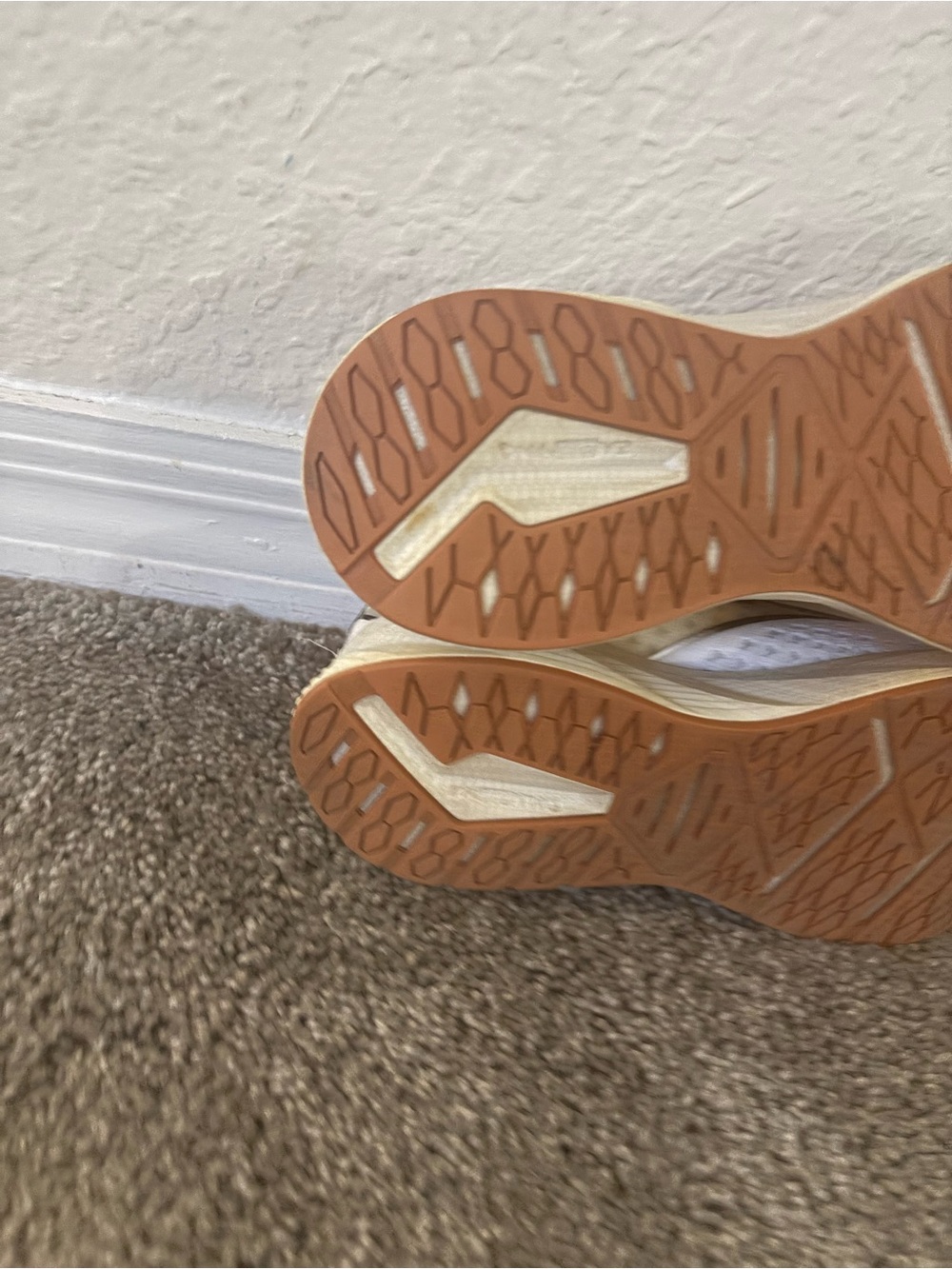 Brooks Levitate 6 Size 6 - Picture 11 of 13